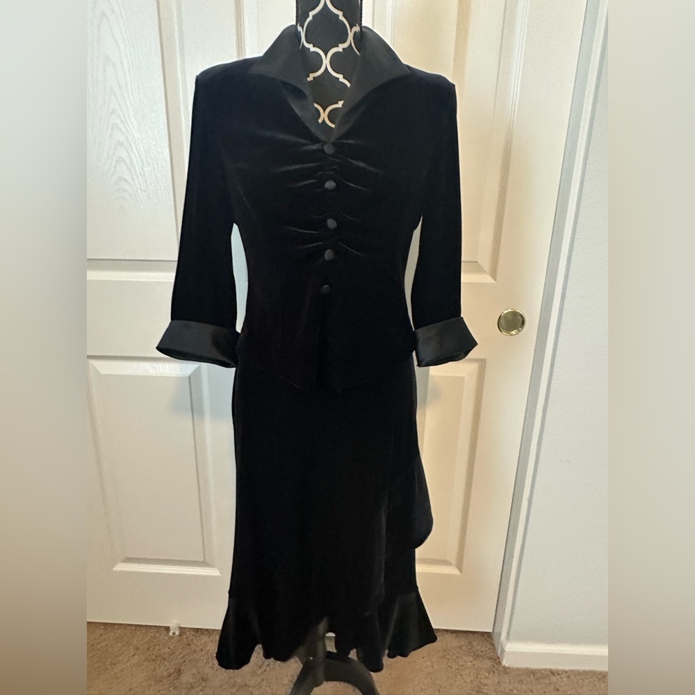 Alex Evenings Elegant Black Velvet Top LP and Skirt MP